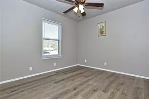 8905 Pineridge Dr, Austin, TX 78729 - Photo 11