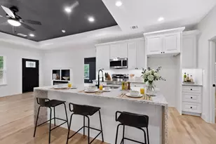 190 Molokini Dr, Bastrop, TX 78602 - Photo 9