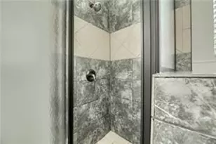 911 E 2nd St, Austin, TX 78702 - Photo 21