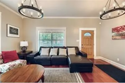 911 E 2nd Street, Austin, TX 78702 - Photo 9
