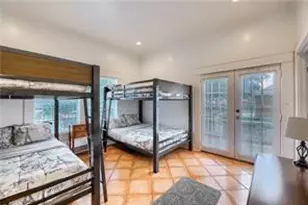 911 E 2nd St, Austin, TX 78702 - Photo 23