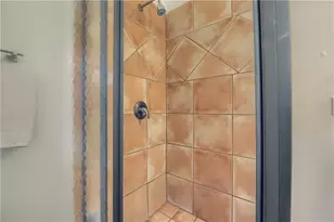 911 E 2nd St, Austin, TX 78702 - Photo 29