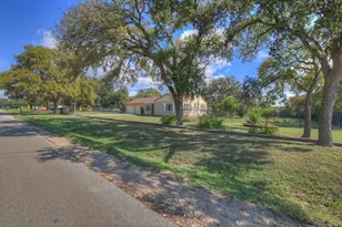 800 N Bishop St, San Marcos, TX 78666 - Photo 29