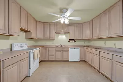 800 N Bishop Street, San Marcos, TX 78666 - Photo 9