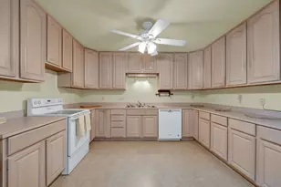 800 N Bishop St, San Marcos, TX 78666 - Photo 9