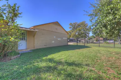 800 N Bishop Street, San Marcos, TX 78666 - Photo 17