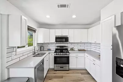 5610 Fence Row, Austin, TX 78744 - Photo 9