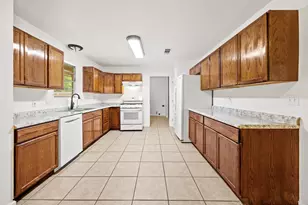 2305 Lathan Ln, Taylor, TX 76574 - Photo 13