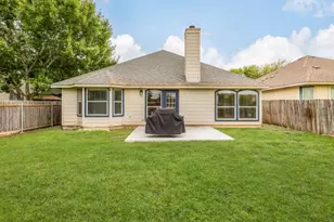 536 W Metcalfe St, Hutto, TX 78634 - Photo 3