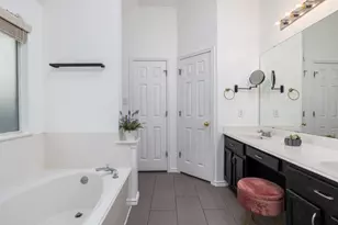 536 W Metcalfe St, Hutto, TX 78634 - Photo 17