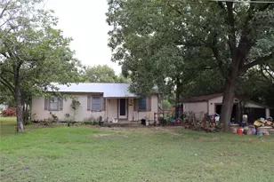 706 W Live Oak St, Lockhart, TX 78644 - Photo 1