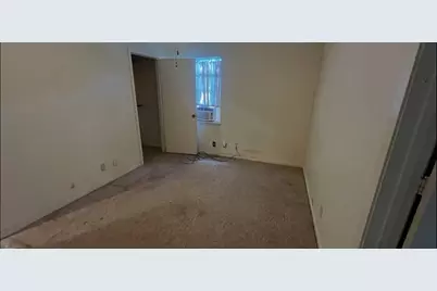 706 W Live Oak Street, Lockhart, TX 78644 - Photo 3