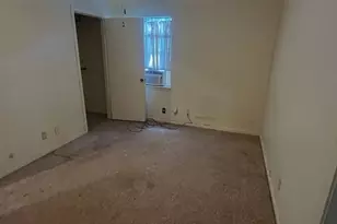 706 W Live Oak St, Lockhart, TX 78644 - Photo 3