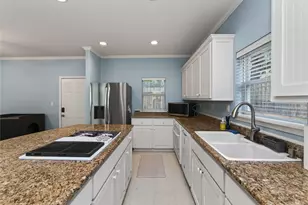 108 E 46th St, Austin, TX 78751 - Photo 11
