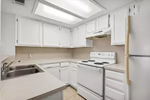 114 N Kanaio Dr, Bastrop, TX 78602 - Photo 7