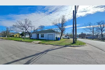 919 W 6th Street, Taylor, TX 76574 - Photo 3