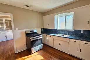 919 W 6th St, Taylor, TX 76574 - Photo 7