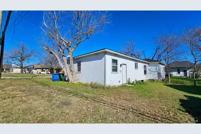 919 W 6th Street, Taylor, TX 76574 - Photo 15