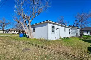919 W 6th St, Taylor, TX 76574 - Photo 15