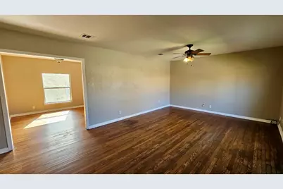 919 W 6th Street, Taylor, TX 76574 - Photo 5