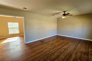 919 W 6th St, Taylor, TX 76574 - Photo 5