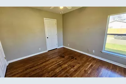 919 W 6th Street, Taylor, TX 76574 - Photo 9