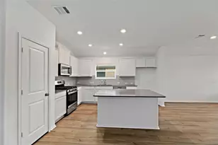 443 Sebring Cir, Hutto, TX 78634 - Photo 9