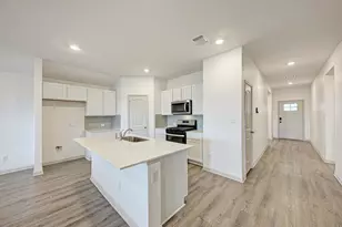 1002 Austin Bayou Dr, Hutto, TX 78634 - Photo 9