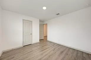 1002 Austin Bayou Dr, Hutto, TX 78634 - Photo 27