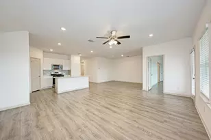 1002 Austin Bayou Dr, Hutto, TX 78634 - Photo 17