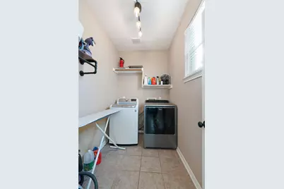 1712 Lynnville Trail, Austin, TX 78727 - Photo 23