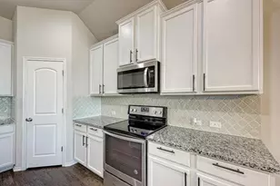 136 Finley St, Hutto, TX 78634 - Photo 13