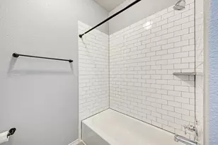 136 Finley St, Hutto, TX 78634 - Photo 29