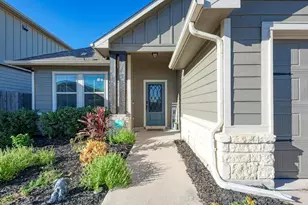 136 Finley St, Hutto, TX 78634 - Photo 3