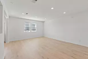 105 Green Berets Bnd, Jarrell, TX 76537 - Photo 5