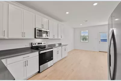 105 Green Berets Bend, Jarrell, TX 76537 - Photo 9