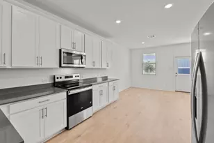 105 Green Berets Bnd, Jarrell, TX 76537 - Photo 9