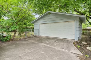 1422 Yorkshire Dr, Austin, TX 78723 - Photo 29