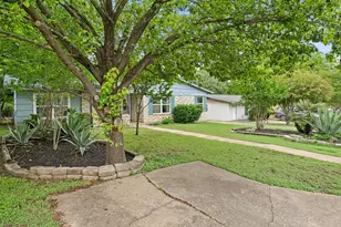 1422 Yorkshire Dr, Austin, TX 78723 - Photo 3