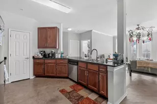 910 W 25th St, Austin, TX 78705 - Photo 13