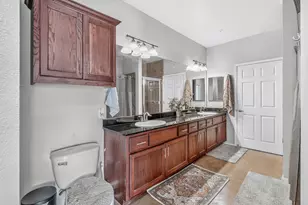 910 W 25th St, Austin, TX 78705 - Photo 11