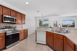 1117 Cockrill Ct, Hutto, TX 78634 - Photo 9