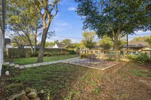 503 Wilkes St, Smithville, TX 78957 - Photo 33