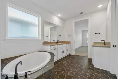 957 Arrowhead Ranch Boulevard, Dripping Springs, TX 78620 - Photo 15