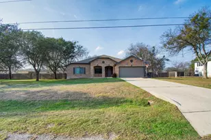 901 Bella Vista Cir, Kyle, TX 78640 - Photo 1