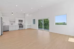 100 W Mockingbird Ln, Austin, TX 78745 - Photo 7