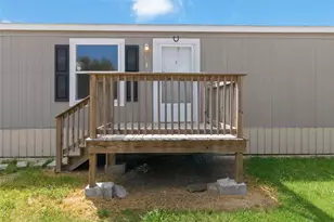 5670 E Austin St, Giddings, TX 78942 - Photo 5