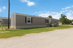 5670 E Austin St, Giddings, TX 78942 - Photo 3