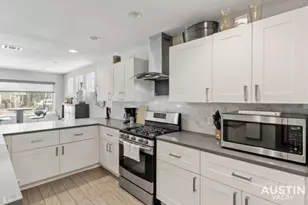 3013 E 16th St, Austin, TX 78702 - Photo 9