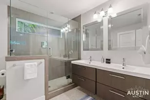 3013 E 16th St, Austin, TX 78702 - Photo 13